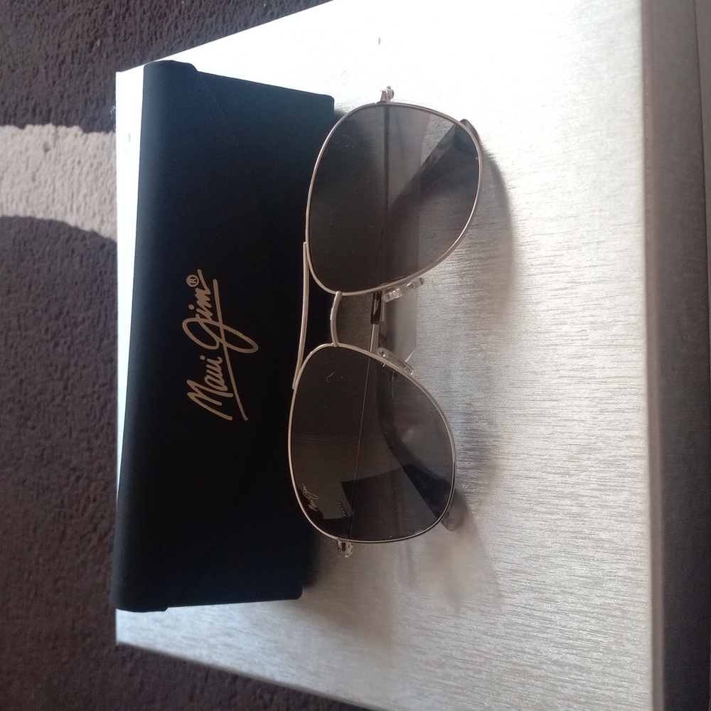 Brand new Maui Jim Cliff House Silver Unisex Sunglasses with Polarized Lenses